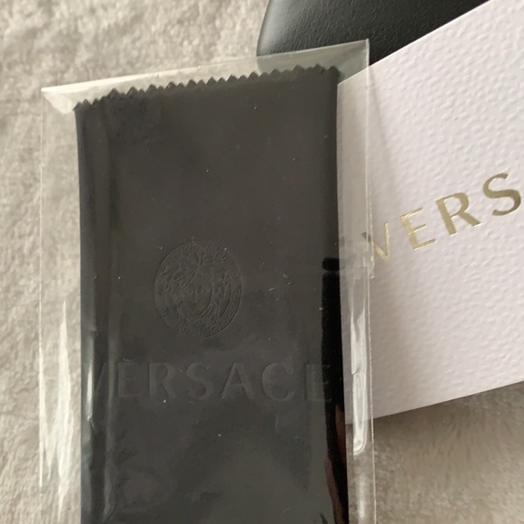 🖤NEW VERSACE GLASSES CASE, WARRANTY CARD & EMBOSSED VERSACE CLOTH - Picture 5 of 5